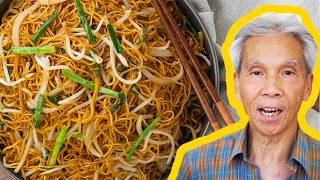 🍜 Dads Cantonese Chow Mein 豉油王炒面 [upl. by Ahsaercal]