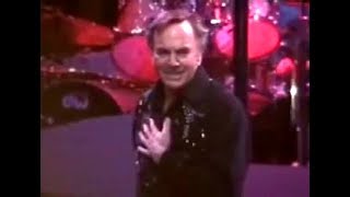 NEIL DIAMOND  SWEET CAROLINE 2005 LIVE AT MADISON SQUARE GARDEN IN NEW YORK [upl. by Emyaj]