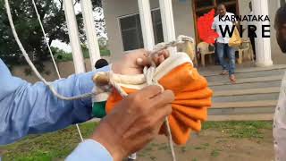 How to tie indian flag Tirangajhanda kaise bandhe  KARNATAKA WIRE 19082019 [upl. by Thia]